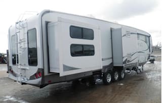 2011 Open Range RV Open Range RV 427BHS w/5 slides