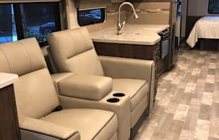 2019 Class A 35 ft Coachmen Mirada
