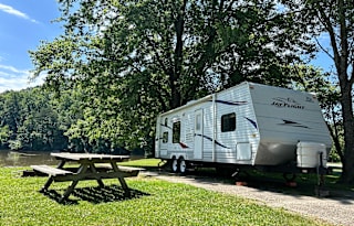 Jay Jay’s Escape – Comfort & Adventure for All!