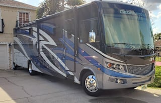 2019 Forest River Georgetown GT5 37 ft Bunkhouse