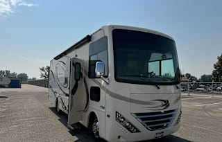 2017 Thor Motor Coach Hurricane 29M