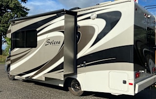 2014 Mercedes Benz Solera 24S