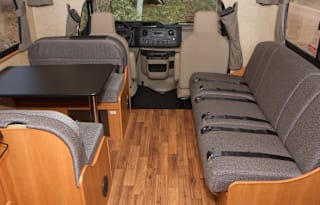Easy to Drive 2017 Thor Motor Coach Majestic 28A