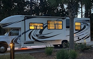 2020 Entegra Odyssey 32' Near Ohio Parks