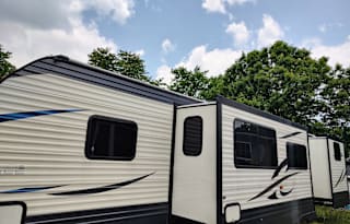 Family Friendly 10 Person with Outdoor Items