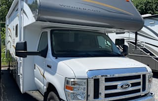 2010 Winnebago Access 31C