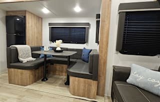 Amber and Jason's Comfy Keystone