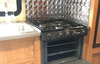 Hook! Winnebago Minnie Winnie 22R