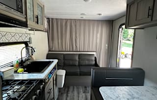 2022 Coleman lantern LT/ Full size bunks!