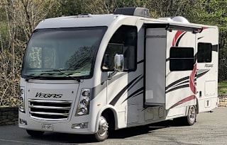 2022 Thor Motor Coach Vegas Sleeps 6!