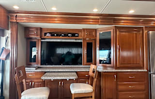 2017 Fleetwood RV Discovery LXE 40E