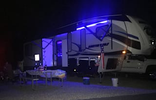 Fully Equipped RV- Perfect for Families or Couples