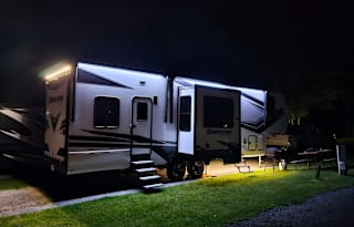 2024 GD Momentum 320G Bunkhouse/toyhauler patio!