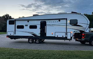 Luxurious RV Explore the Great Outdoors in Comfort