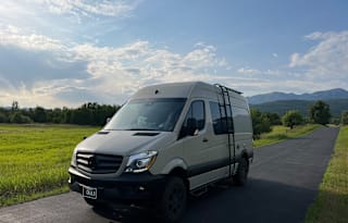 Fun, Comfy, Cozy 2017 Mercedes Benz 4x4 Sprinter