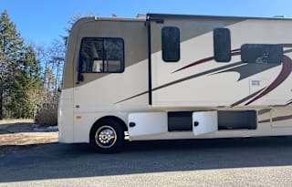 Bunkhouse Family 2020 Fleetwood RV Flair 34J