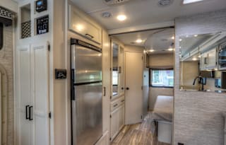 2022 ACE 27 FT Easy to Drive Class A! Sleeps 6-8