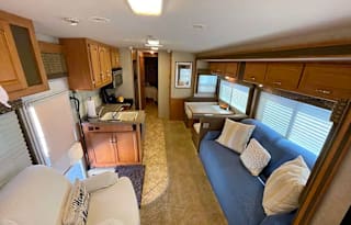 A Beautiful Cozy Motorhome for the Family