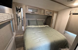 2022 Heritage Glen Hyper Lyte 23BHHL Sleeps 8!!