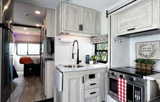 The ULTIMATE Coach - 2023 Sunseeker 3250DSLE