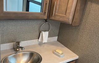 Family Friendly Luxury RV - Sleeps up to 8 Guests