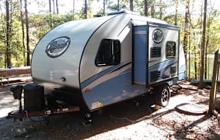 Awesome Lightweight Pet Friendly RV Rental