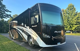 2016 Thor Motor Coach Palazzo 33.2