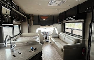 'Quinn' 2018 Thor Motor Coach Quantum WS31