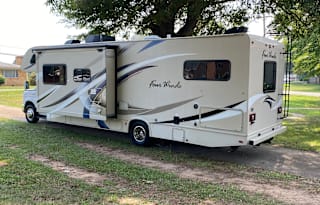 2018 Thor Motor Coach Four Winds 30D Bunkhouse