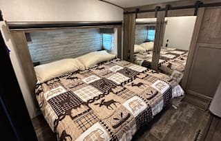 Comfortable Pet Friendly RV Loaded with Extras!!