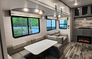 Spacious RV for 8 | Bunkhouse + 1.5 Baths