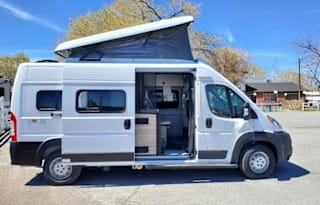 2021 winnebago solis 59p