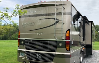 2005 Fleetwood Discovery 39S