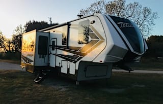 2019 Grand design Momentum 351