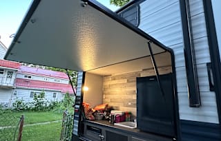 2021 CrossRoads RV Zinger with 1.5 Bath