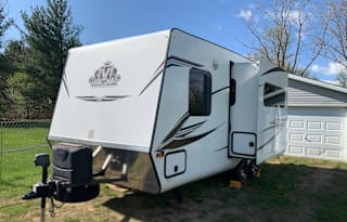 Spacious camper with the amenities of home