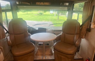 2019 Luxury Motor Coach w/ Washer / Dryer