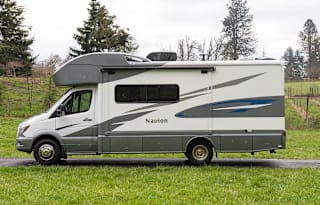 2019 Winnebago Navion 24J