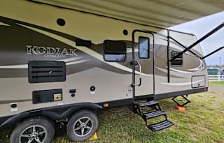 2017 Dutchmen RV Kodiak Ultimate 295TBHS