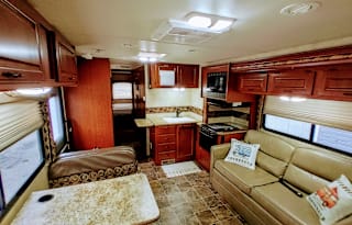 Easy to Drive Thor Hurricane 31G with Bunkbeds