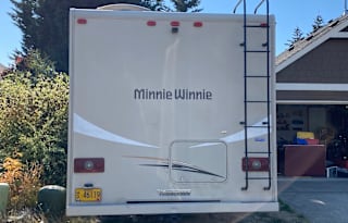 Minnie Winnie 26' - The Rolling Nomad