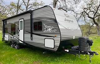 Spacious Clean New 29' Jayco RockyMountain Trailer