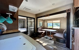 Family & Pet Friendly Toy Hauler!