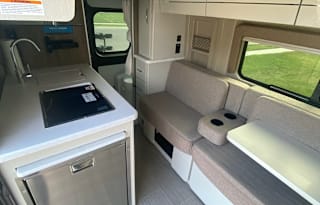 Dora the Explorer 2022 Thor MotorCoach Rize 18M