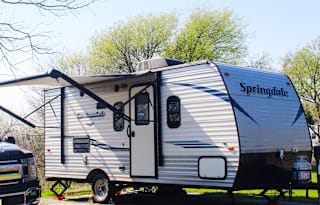 Cozy Luna 2019 Keystone RV Springdale Mini 1790FQ