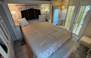 Stationary Luxury Coach Experience