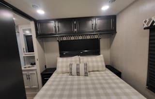 Go and Do RV Rentals- 2021 Entegra Odyssey 31F