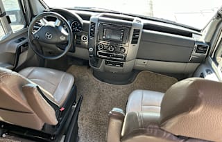 2017 Winnebago Navion 24G