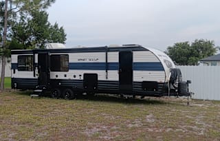 TOY HAULER GREY WOLF