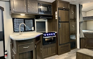 Michie Made Fun - Pet + Kid Approved Camper Rental